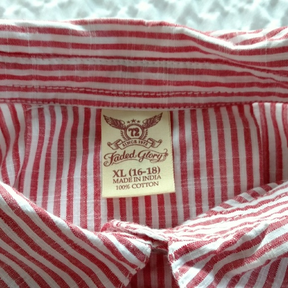 Stripes Red White Shirt/ Sleeveless Button - Picture 6 of 9